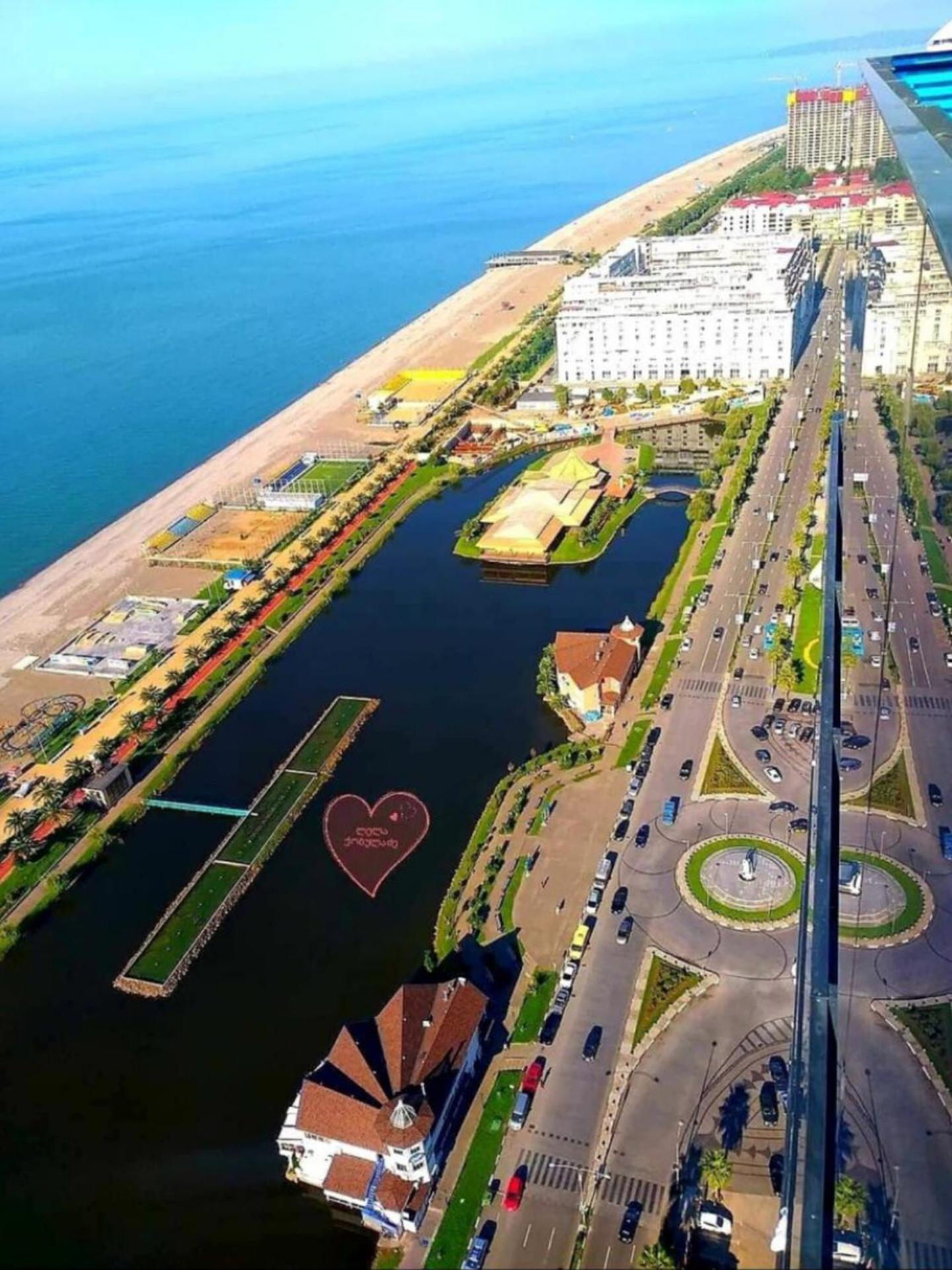 Delux Sea View Aparthotel In Orbi City Batumi Exteriér fotografie