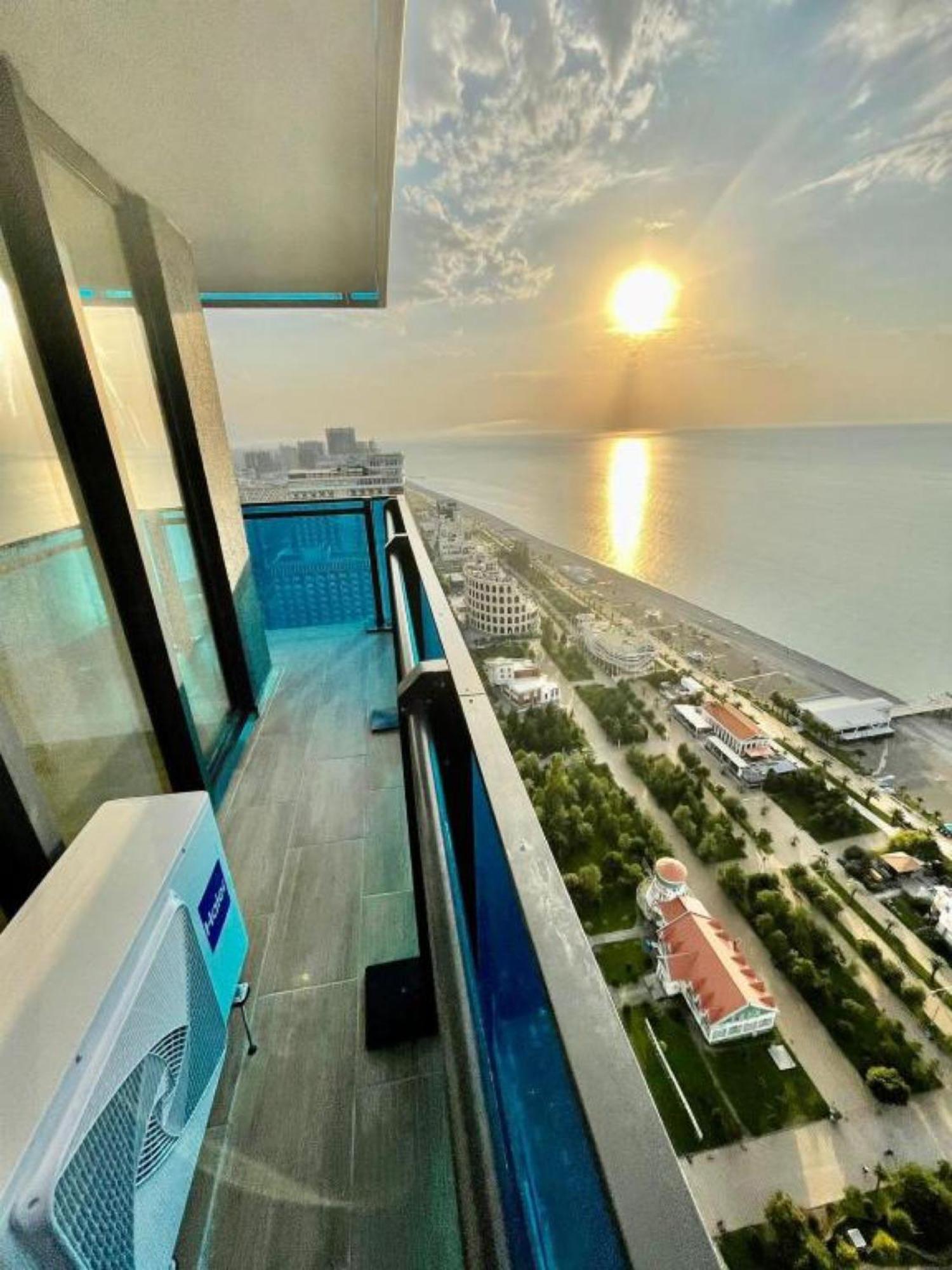 Delux Sea View Aparthotel In Orbi City Batumi Exteriér fotografie
